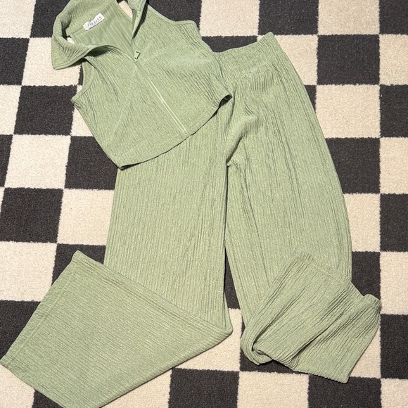 #171. Love Poem Sage Green 2-piece Set - Picture 1 of 3